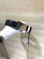 范思哲 专柜同款、实拍专柜官网，尺寸:宽35Mm，原版立体半脸间色美人头扣 ，极富设计美感 ，双面采用进口原版小牛皮压花，彰显个性，清晰美观，皮质软，手感舒适，