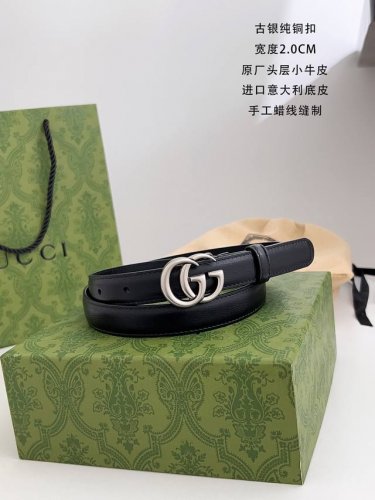 古～奇 顶级货品，原厂亮面头层小牛皮，意大利进口小牛皮 皮质总体手感柔软适中。顶级