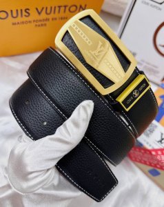 皮带：LV..路易..威登顶级复刻. 腰带：原单品质百分百头层牛皮，保证真皮。雕花镂空工艺.真空电镀.永不掉色.24K纯钢扣头层小牛皮荔枝纹双面可用专柜同等质量