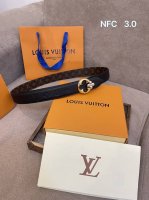 Lv 路易威登 3.0Cm双面腰带 专柜品质双面进口小牛皮,可双面使用.纯铜五金扣。配件深受品牌辉煌的经典设计所影响，得以重新诠释 支持专柜芯片防伪感应验证