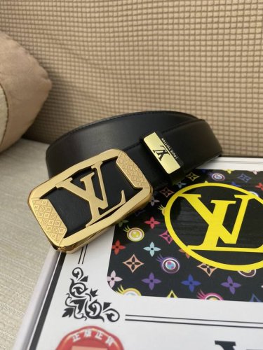 品名：Lv..路易..威登原单 材质：原单牛皮腰带 百分百头层牛皮腰带保证真皮，24K纯钢扣，专柜原单品质、做工精细，时尚大牌，送人自用首选 包装： 请认准如图