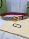 宽度4.0Cm Gucci 双面腰带，一侧为gg Supreme帆布，反面一侧为枣红色头层小牛皮。配以互扣式双g钢扣采用真空电镀 厚度6.0Mm