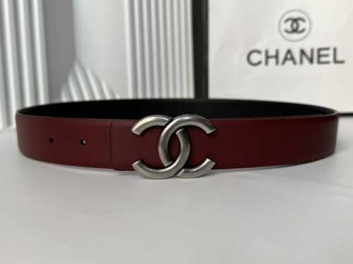 Chanel香奈儿 双面小牛皮腰带双面可用，拥有经典双C挂扣设计，简约而时尚，适合各种场合佩戴。3.0Cm