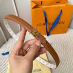 特 片裝1 寬：20Mm 驢家新品 Ss特別限定女士腰帶 全新設計搭扣搭配 一面光亮小牛皮 另一面防水料最新圖案 雙面用