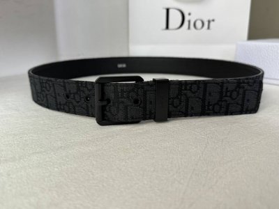 35毫米黑色与米色Dior Oblique印花与黑色牛皮荔枝底，精致金属针扣。简约时尚超级洋气百搭 顶级 原单150