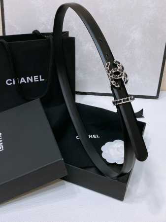 Chanel 24C 链条 牛皮黑 Logo搭扣 黄铜金属 进口胎牛皮平纹带身 饰有Cc小Logo手感柔软 细腻 2.0Cm - 点击图像关闭