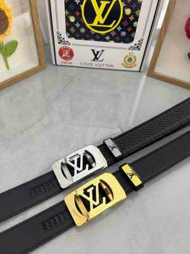 品名：Lv..路易..威登自动带 材质：原单牛皮腰带 百分百头层牛皮腰带保证真皮，24K纯钢扣，专柜原单品质、做工精细，时尚大牌，送人自用首选 包装： 请认准如