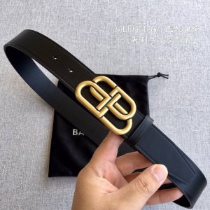 特 配全套包装礼盒 巴黎世家 专柜在售爆款 感谢客户反馈实拍图，顶级货 自己看细节 3.5Cm都有货 码数齐