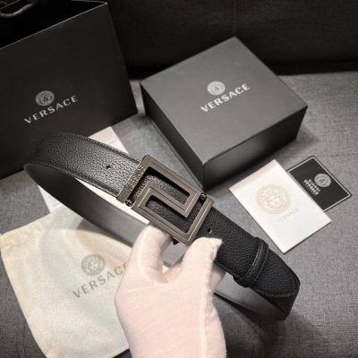 特 范思哲 宽4.0Cm 头层牛皮 新款 皮带，饰有雕刻Logo的Greca搭扣