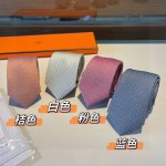领带新款出货啦爱马仕男士新款领带系列，让男士可以充分展示自己个性。100%顶级斜纹真丝手工定制