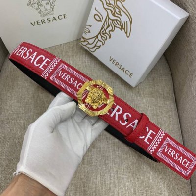 宽度4.0Cm Versaec饭范思哲此款时尚平纹腰带由柔软的小牛皮革制成，饰有立体美杜莎搭扣。