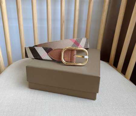 新款 Burberry 巴宝莉专柜同步上新意大利精制腰带 一面为house格纹棉质斜纹面料制成 另一面则纯色光滑皮革打造 宽:3.0Cm 精致优雅 女神的最佳搭 - 点击图像关闭