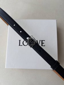 品牌:博柏利 价格 尺寸:带宽20Mm 正品尺寸 五金材质:专柜精品扣 真空电镀 工艺精细 带身材质:天然头层牛皮 质感十足 手感柔软 时尚个性 经典百搭 可自