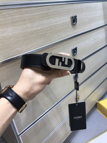 配送专柜包装 打孔针 特批新款 Fd 宽30Mm 支持Nfc 芯片扫描，标志造型宽皮带，原版铆钉钢扣，进口原版小牛皮配制黑色专用料制成，镀金表面金属制品，品质保