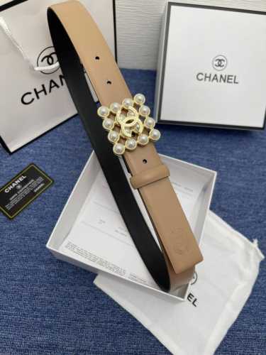 品牌 香奈儿女带 特 描述 双面原版皮可调节式皮带，小牛皮材质，配有钯金色和银色钢金属扣 牛皮材质 不锈钢 香奈儿扣 3.0厘米 意大利制造 腰带为意大利尺寸，