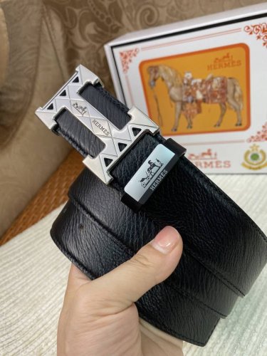 品名：爱马仕.Hermès C原单 材质：原单牛皮腰带 百分百头层牛皮腰带保证真皮，24K纯钢扣，专柜原单品质、做工精细，时尚大牌，送人自用首选 包装： 请认准