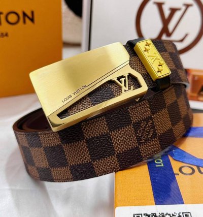 皮带：Lv..路易..威登顶级复刻. 腰带：原单品质百分百头层牛皮，保证真皮。雕花镂空工艺.真空电镀.永不掉色.24K纯钢扣头层老花，黑格，棕格，黑花，格仔系列