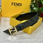 Fendi 芬迪 专柜同款 宽4.0Cm 双环正反用腰带 Ff按钉搭扣 黑色Cuoio Romano皮革材质 反面面料带有烟草黄和黑色Ff图案 黑色珐琅金属饰面