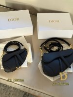 大号 配盒 小号 配盒 尺寸：25Cm*20Cm 大 18Cm*15Cm 小 升级版出货 D家 牛皮马鞍包 配皮肩带 品质太Ok 赠送丝巾和小星星哦！