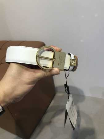 配送专柜包装 打孔针 新款 Fd 宽35Mm F标志造型 支持Nfc 字母针扣 搭配标志性，进口双面小牛皮制成，手感柔软，镀金表面金属制品，原版细节走线，品质保 - 点击图像关闭