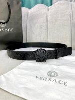 宽度4.0Cm Versace 范思哲 此款古希腊回纹皮带饰有Versace品牌标志：3D美杜莎皮带扣，这也是Palazzo系列的一部分。