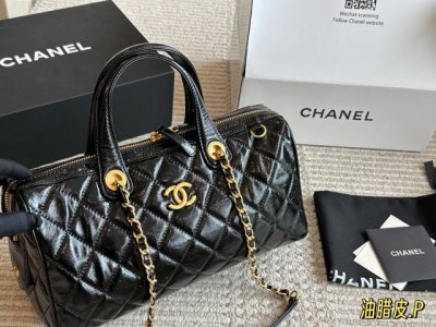 油腊皮 Chanel 25A高级保龄球 25A高级系列的包王酱太让人心动了为魅力，旅行、梦想而生~ 灵感来自于香奈儿女士收藏的“乌木漆面屏风”油蜡皮自带独特的光