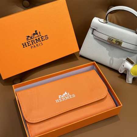 现货～HermèS 爱马仕 化妆刷羊毛散粉刷修容刷腮红刷粉底刷全套礼盒装 大牌化妆刷手感非常好，高端大气，非常非常推荐 - 点击图像关闭
