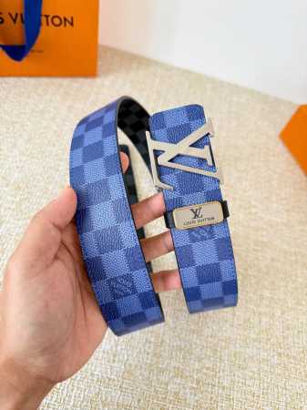 品名： Lv..路易..威登腰带皮带原单 型号：挂扣，经典纯钢材质挂扣，头层牛皮，图片实物拍摄 材料：头层牛皮，挂扣系列，纯钢材质扣头，钯镀电镀工艺永不掉色。原 - 点击图像关闭