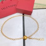 valentino 23 Vlogo Signature链条金属腰带- 球形带扣牙印Vlogo Signature细节 复古黄铜做旧效果锻造 Vlogo挂饰