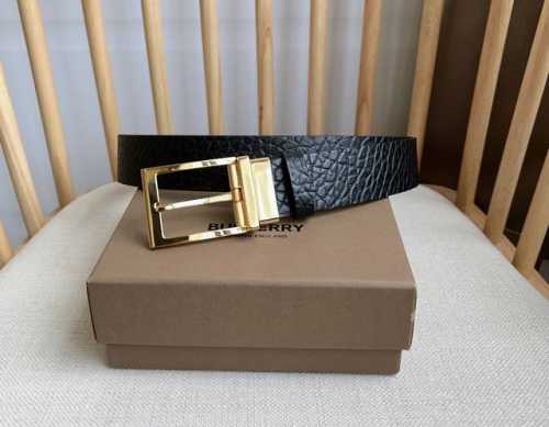 新款 Burberry 巴宝莉专柜同步上新 意大利精制腰带 选用光滑小牛皮面料打造 搭配镀钯金B字型扣环 宽:3.5Cm 精致优雅简单大方