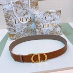 特 3.5Cm D Ior 30 Montaigne *Cd*腰带 饰有*Christian Dior*标志 富有光泽的金色饰面金属细节 两个可拆卸环 小牛皮腰
