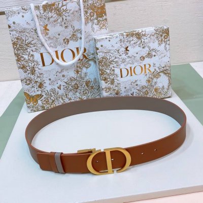 特 3.5Cm D Ior 30 Montaigne *Cd*腰带 饰有*Christian Dior*标志 富有光泽的金色饰面金属细节 两个可拆卸环 小牛皮腰