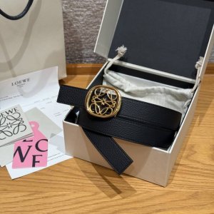 意威新款女士腰带 Ewe 意威腰带 宽2.8Cm 双面皮，两面都可用，饰有抛光椭圆形针扣 卓越的工艺 个性的造型 精美的材质. 宽度：28毫米