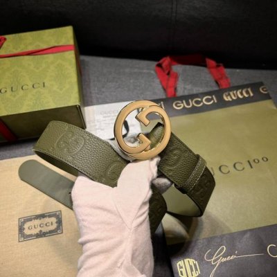 古奇 宽4.0Cm 新款 典藏细节与现代元素为Gucci新推系列增添吸睛亮点。巧妙融入经典字母交织造型配件，以此致敬品牌创始人Guccio Gucci先生。这款