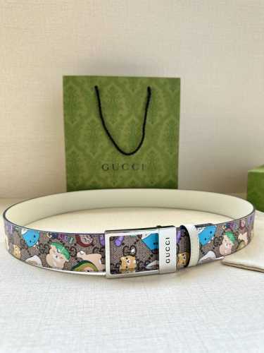 特 宽度3.8Cm Gucci Gg Marmont系列每一季都会推陈出新，为灵感源于70年代的标志性Gg配件注入宠物现代精髓。这款Gg Supreme帆布腰带