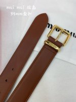 Miumiu 缪缪 23 金属搭扣. 腰带环饰有激光雕刻徽标，这款皮革腰带设计简约而优雅 ，腰带伴环以miu Miu徽标 进口牛皮腰带 3.5Cm