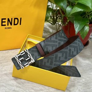 fendi 芬迪 专柜同款 宽4.0Cm 双环正反用腰带 Ff按钉搭扣 咖啡色Cuoio Romano皮革材质 反面面料带有烟草黄和黑色Ff图案 黑色珐琅金属饰