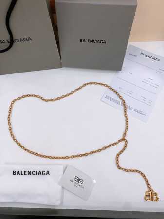 Balenciaga 巴黎世家 Monaco做旧金色黄铜链条腰带，亮相于Balenciaga 2025春季系列Look 37 黄铜材质 金色金属 长度120Cm - 点击图像关闭