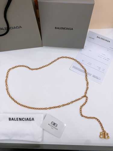 Balenciaga 巴黎世家 Monaco做旧金色黄铜链条腰带，亮相于Balenciaga 2025春季系列Look 37 黄铜材质 金色金属 长度120Cm