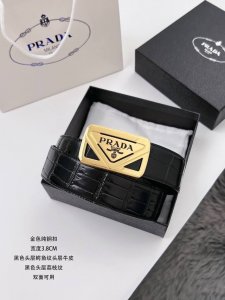特 普拉达 原单货品 宽度3.9Cm 面皮采用头层牛皮压制鳄鱼纹，高仿真鳄鱼，好看又耐用，头层荔枝纹底皮，双面可用。 高档的质感，精致的做工。 品质男人的首选。