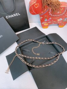 香家女士腰链 DDD 腰链可以说是时髦精的必备单品，黑金配色经典耐看，复古感拉满、提升整体穿搭气质，基础款，简约气质，进阶款精致大气，淡妆农抹总相宜。 DDD