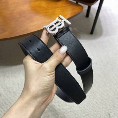 巴宝l。意大利制皮革腰带，采用百搭设计。商务休闲佩戴，饰牌搭扣装饰专属标识图案 3.8Cm宽