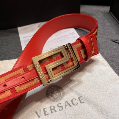 特 范思哲 宽4.0Cm 头层牛皮 新款 皮带，饰有雕刻Logo的Greca搭扣