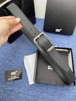 品牌万宝龙 550 特 描述双面原版皮，这款饰有带扣的腰带配以水牛皮衬里，覆以Monogram 牛皮。展现细腻的品牌特质，是牛仔裤的理想配件 字母带扣；35宽