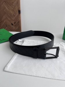 Bv 2026新款Intrecciato Stamp编织压纹腰带 原厂牛皮压印Intrecciato编织图案 搭配真空枪色针扣 针扣前端带可转动方形筒 筒带标识