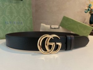 中国新年Gucci男士宠儿精选40Mm腰带，双G带扣旋转设计使用灵活，牛皮手感细腻轻触亲肤，无论设计到做工，倾力打造。