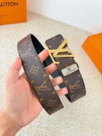 品名： Lv..路易..威登腰带皮带原单 型号：挂扣，经典纯钢材质挂扣，头层牛皮，图片实物拍摄 材料：头层牛皮，挂扣系列，纯钢材质扣头，钯镀电镀工艺永不掉色。原