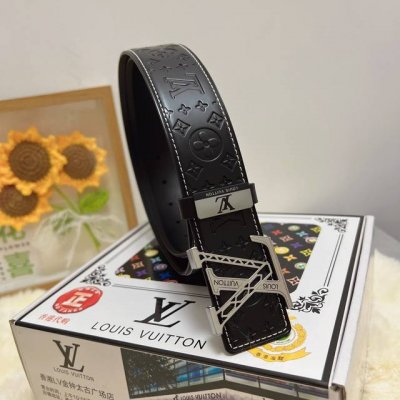 品名：Lv..路易..威登原单 材质：原单牛皮腰带 百分百头层牛皮腰带保证真皮，24K纯钢扣，专柜原单品质、做工精细，时尚大牌，送人自用首选 包装： 请认准如图
