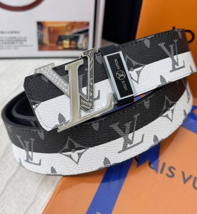 皮带：Lv.路易威登顶级复刻- 腰带：藤原浩同款彩花-原单品质百分百进口原厂头层牛皮，保证真皮。内穿暗扣尾巴自动滑道系列，雕花镂空镶钻石设计24K纯钢扣材质，采