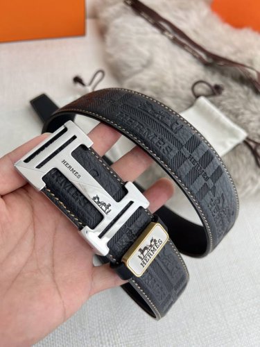 品名： 爱玛仕.Hermes腰带 皮带 原单 型号：挂扣，经典纯钢材质扣头，双面头层牛皮，图片实物拍摄 材料：双面头层牛皮，挂扣系列，纯钢材质扣头，钯镀电镀工艺